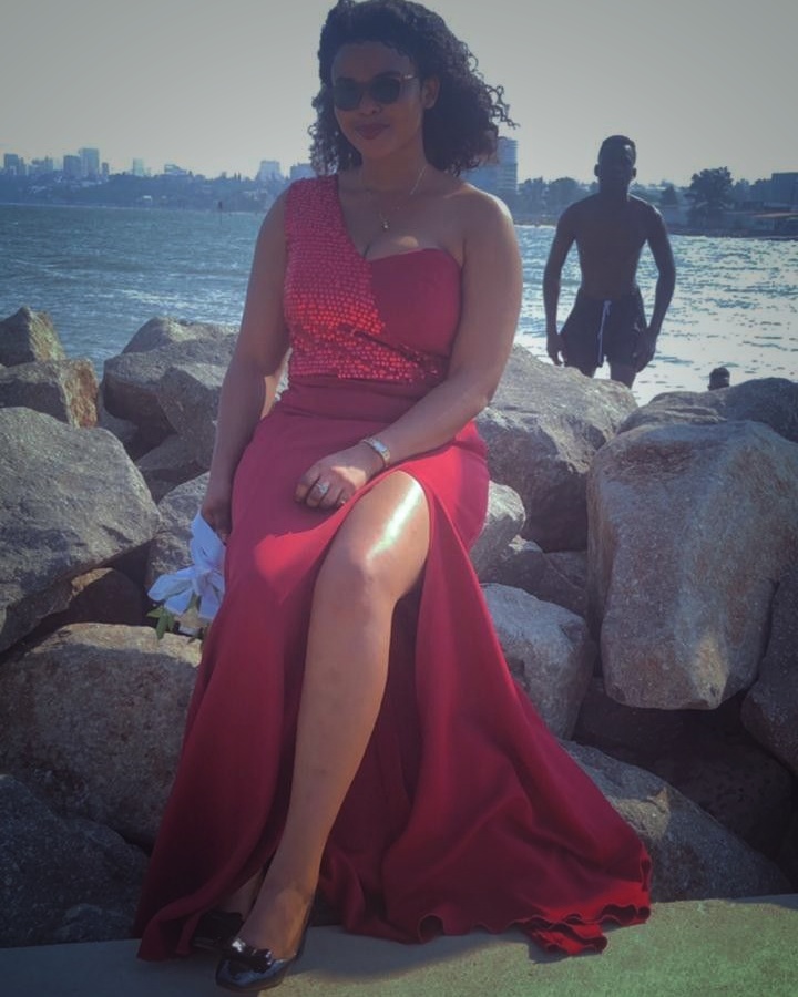 A red prom dress